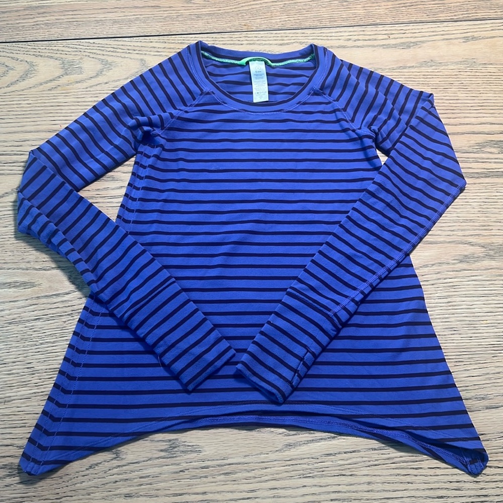 Like new condition IVIVVA top
